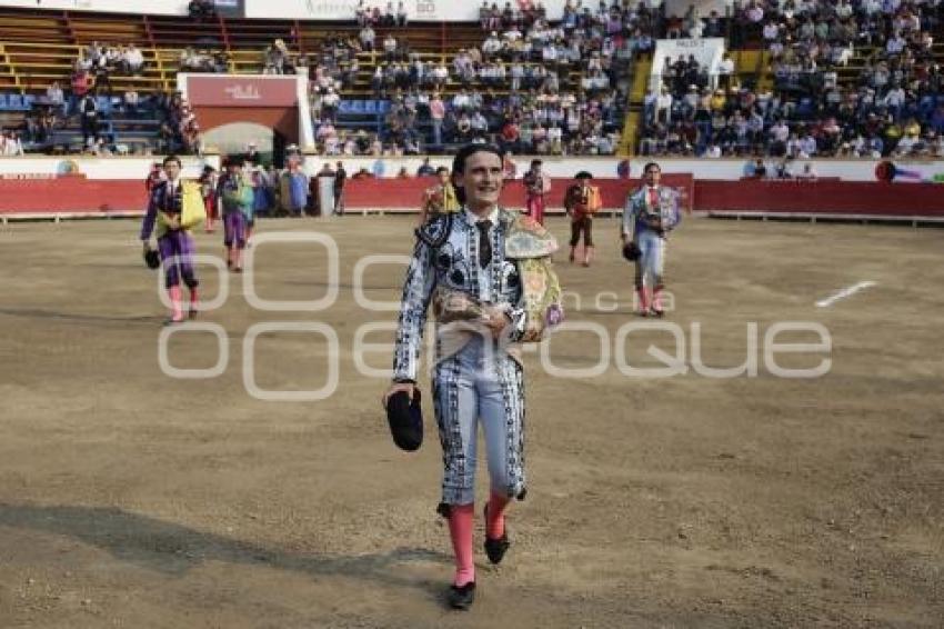 TOROS . NOVILLADA