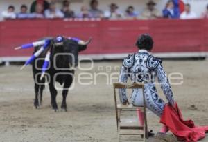 TOROS . NOVILLADA