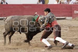 TOROS . EL RELICARIO