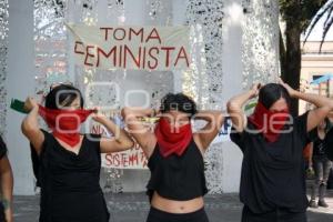 PERFORMANCE CONTRA FEMINICIDIOS