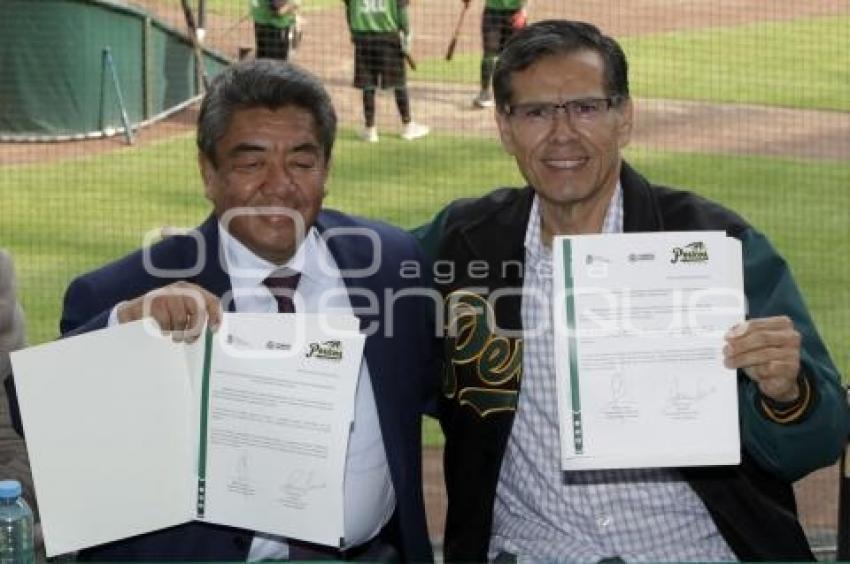 BEISBOL . PERICOS FIRMA CONVENIO