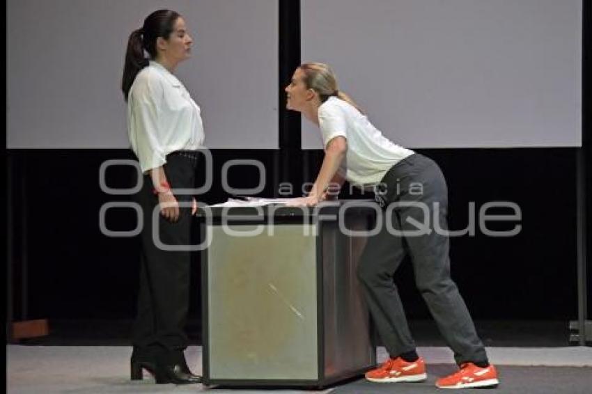 TEATRO . HERMANAS