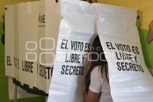 ELECCIONES . CASILLAS