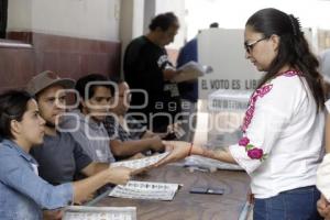 ELECCIONES . VOTO MAYTE RIVERA