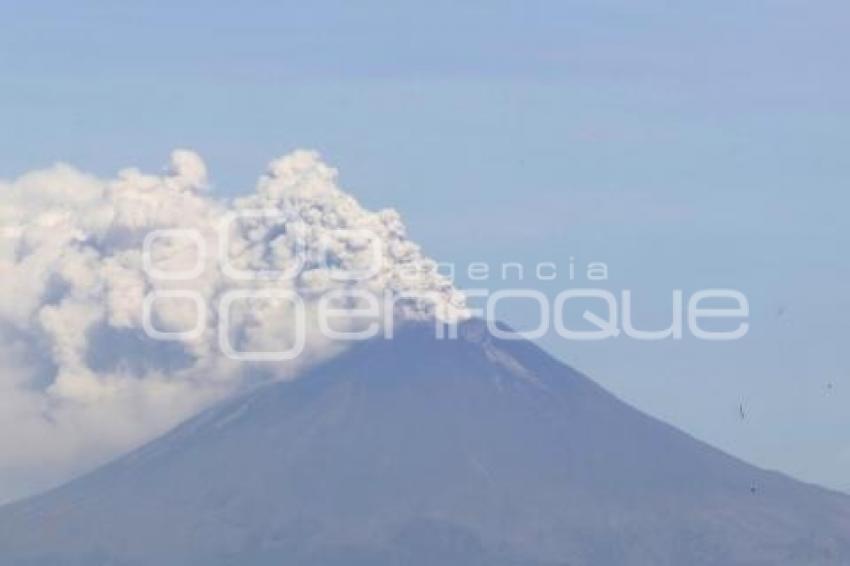 VOLCÁN POPOCATÉPETL . FUMAROLA