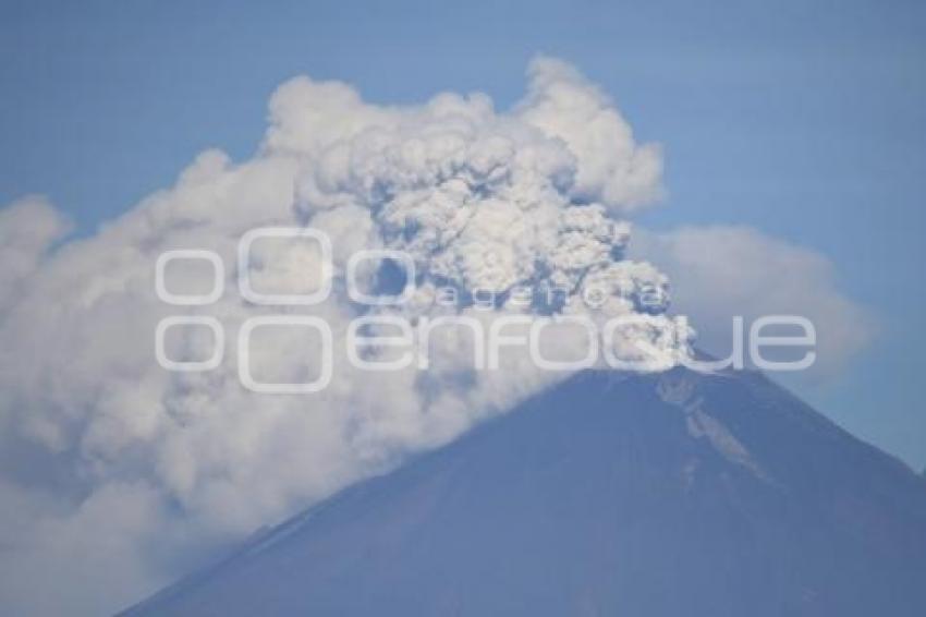 VOLCÁN POPOCATÉPETL . FUMAROLA