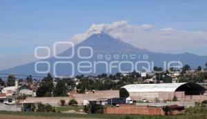 VOLCÁN POPOCATÉPETL . FUMAROLA