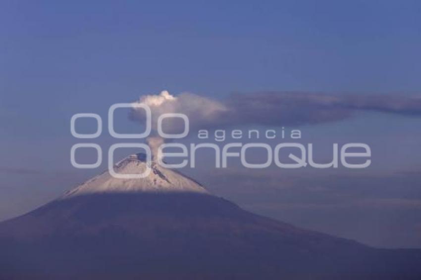 VOLCÁN POPOCATÉPETL . FUMAROLA
