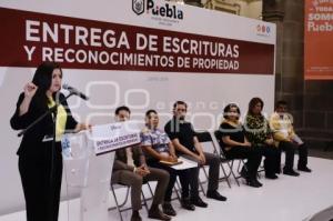 GOBIERNO MUNICIPAL . ENTREGA DE ESCRITURAS