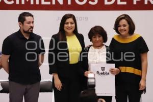 GOBIERNO MUNICIPAL . ENTREGA DE ESCRITURAS