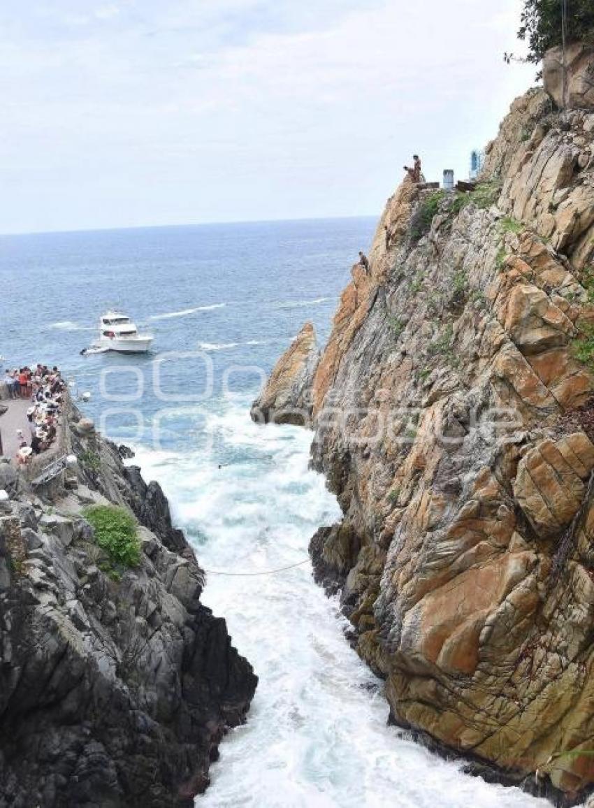 ACAPULCO . LA QUEBRADA