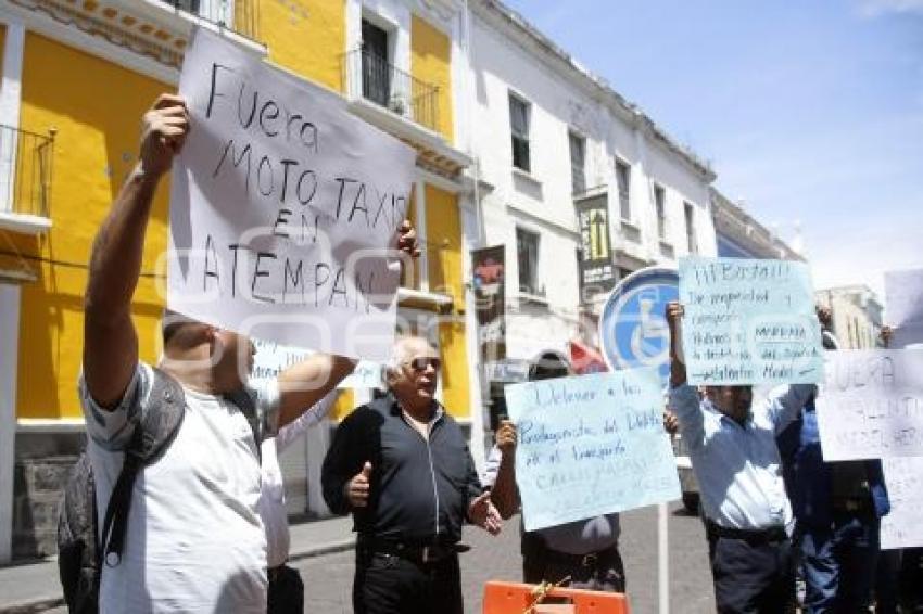 MANIFESTACIÓN . TAXISTAS DE ATEMPAN