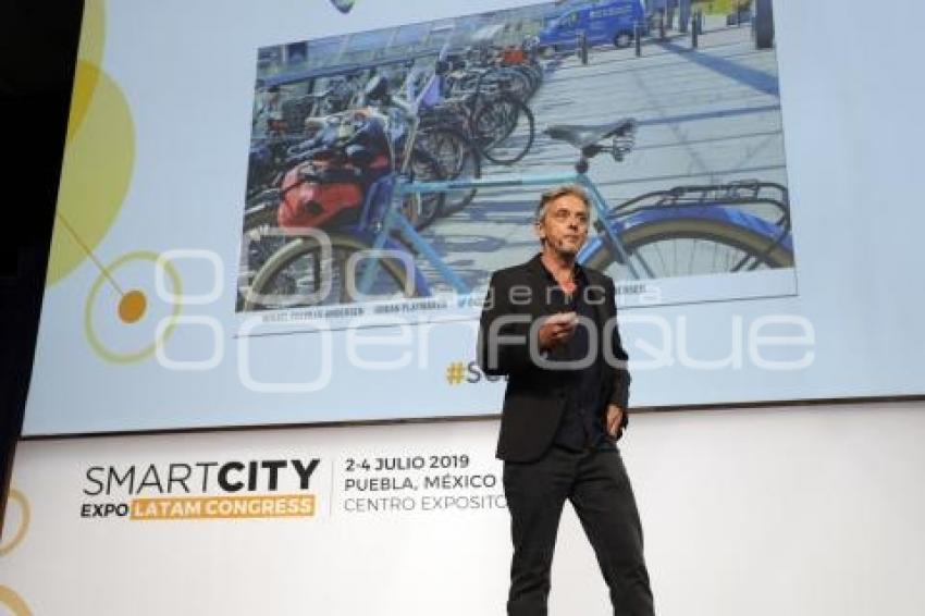 SMART CITY . MIKAEL COLVILLE