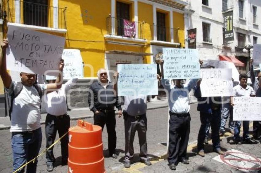 MANIFESTACIÓN . TAXISTAS DE ATEMPAN