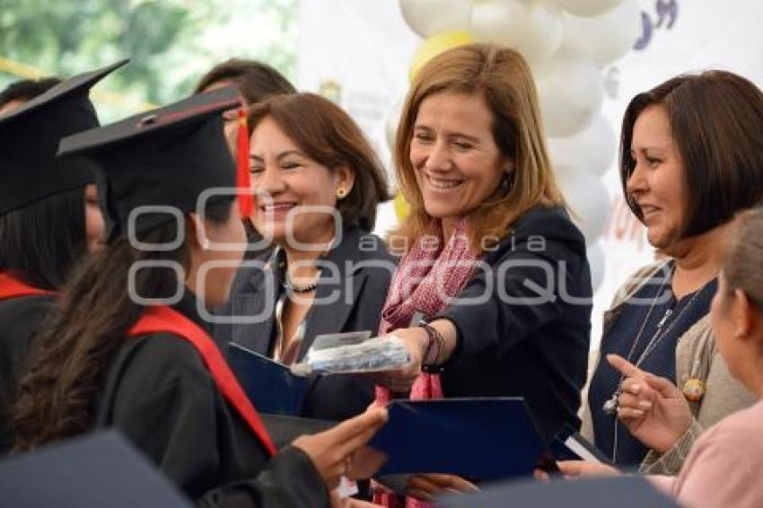 GRADUACIÓN .  MARGARITA ZAVALA