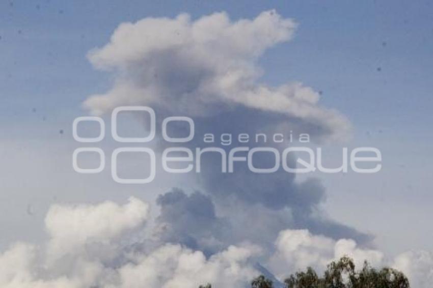 VOLCÁN POPOCATÉPETL . FUMAROLA