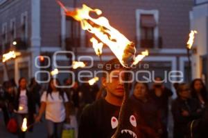 FEET . MANIFESTACIÓN DE ANTORCHAS