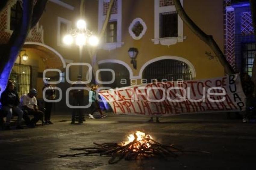 FEET . MANIFESTACIÓN DE ANTORCHAS