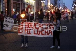 FEET . MANIFESTACIÓN DE ANTORCHAS