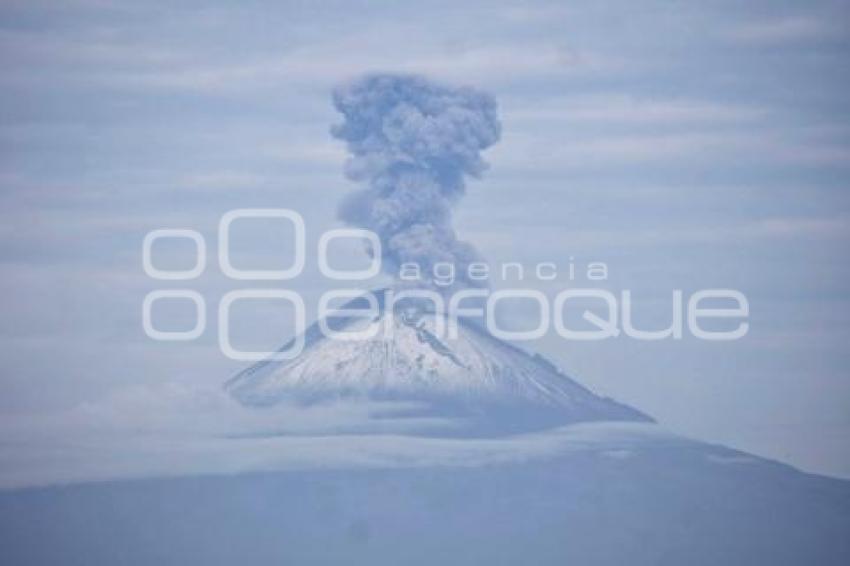 VOLCÁN POPOCATÉPETL . FUMAROLA