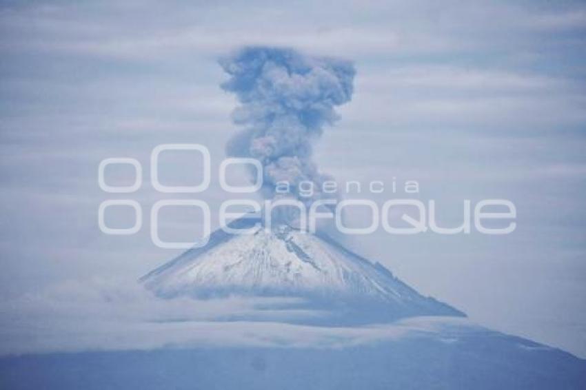 VOLCÁN POPOCATÉPETL . FUMAROLA