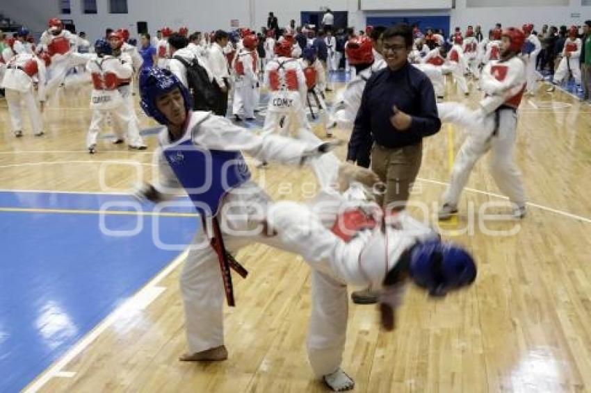 50 AÑOS TAEKWONDO