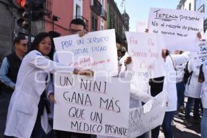 MANIFESTACIÓN MÉDICOS PASANTES