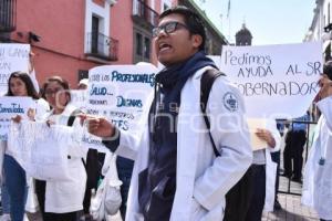 MANIFESTACIÓN MÉDICOS PASANTES