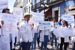 MANIFESTACIÓN MÉDICOS PASANTES