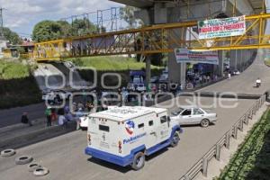 BLOQUEO . AUTOPISTA