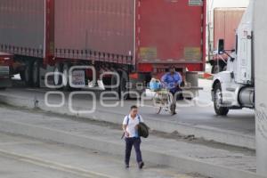 BLOQUEO . TRÁFICO EN AUTOPISTA