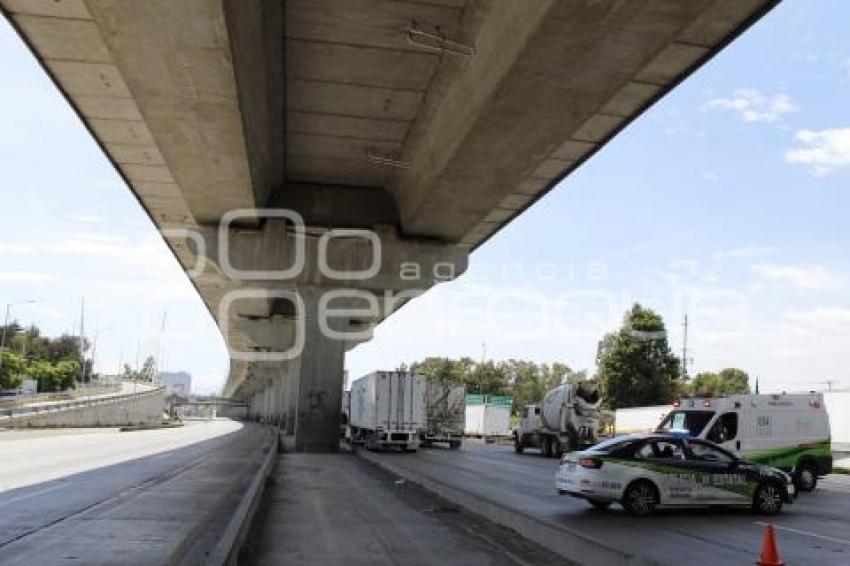 BLOQUEO . TRÁFICO EN AUTOPISTA