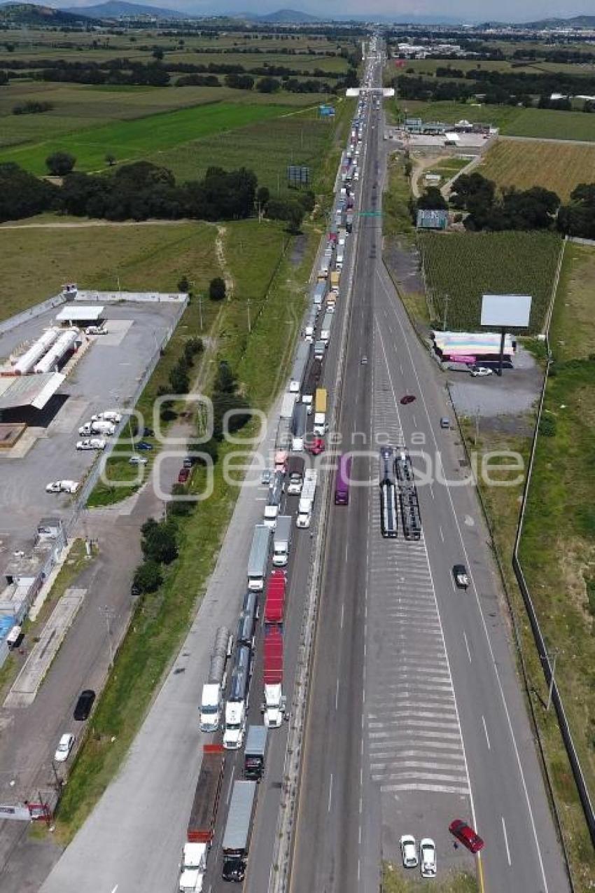 BLOQUEO . TRÁFICO EN AUTOPISTA