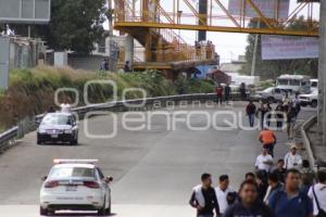 BLOQUEO . TRÁFICO EN AUTOPISTA