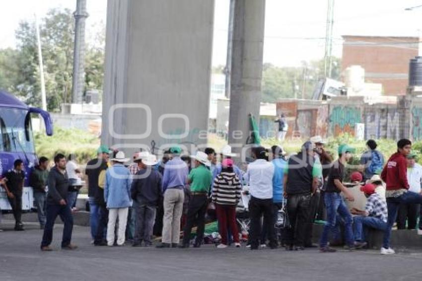 BLOQUEO . AUTOPISTA