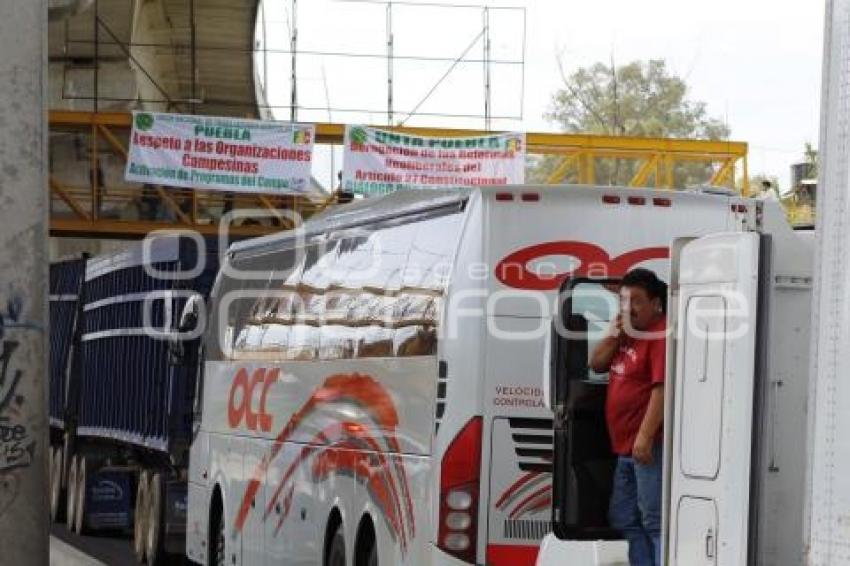 BLOQUEO . TRÁFICO EN AUTOPISTA