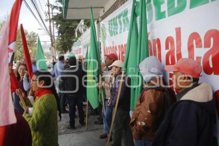 MANIFESTACIÓN . UNTA