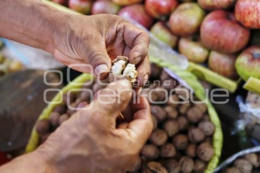 UPVA . CHILES EN NOGADA