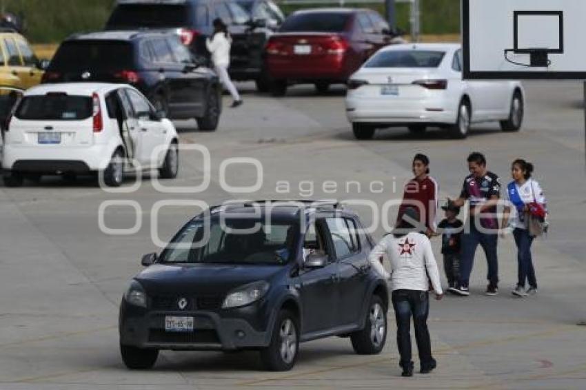 ESTADIO CUAUHTÉMOC . ESTACIONAMIENTO