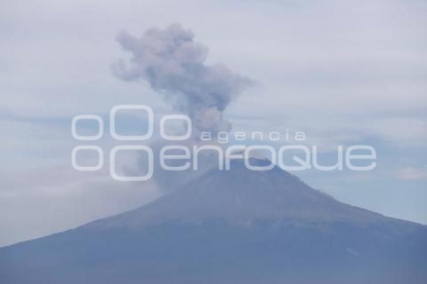 VOLCAN POPOCATÉPETL . FUMAROLA