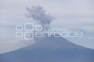 VOLCAN POPOCATÉPETL . FUMAROLA