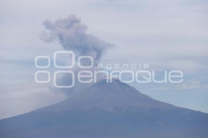 VOLCAN POPOCATÉPETL . FUMAROLA