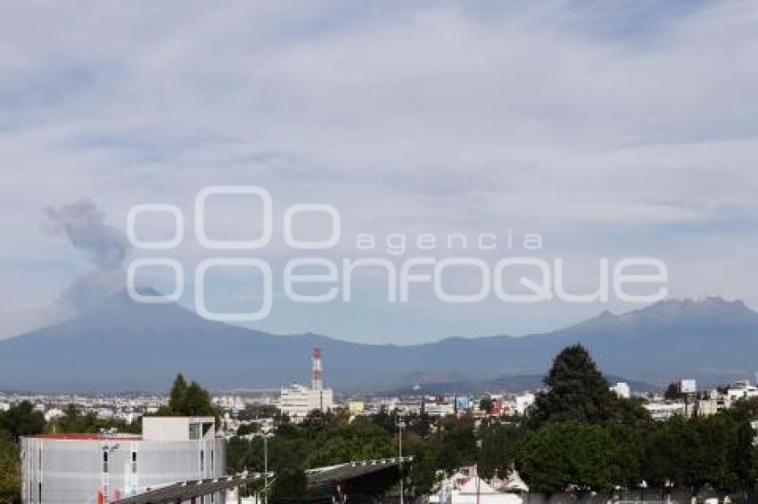 VOLCAN POPOCATÉPETL . FUMAROLA