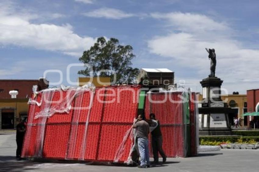 CHOLULA . ADORNOS PATRIOS