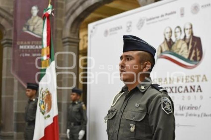 MES PATRIO . GUARDIAS DE HONOR