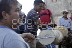 CUETZALAN . RITUAL COLOCACIÓN TRONCO