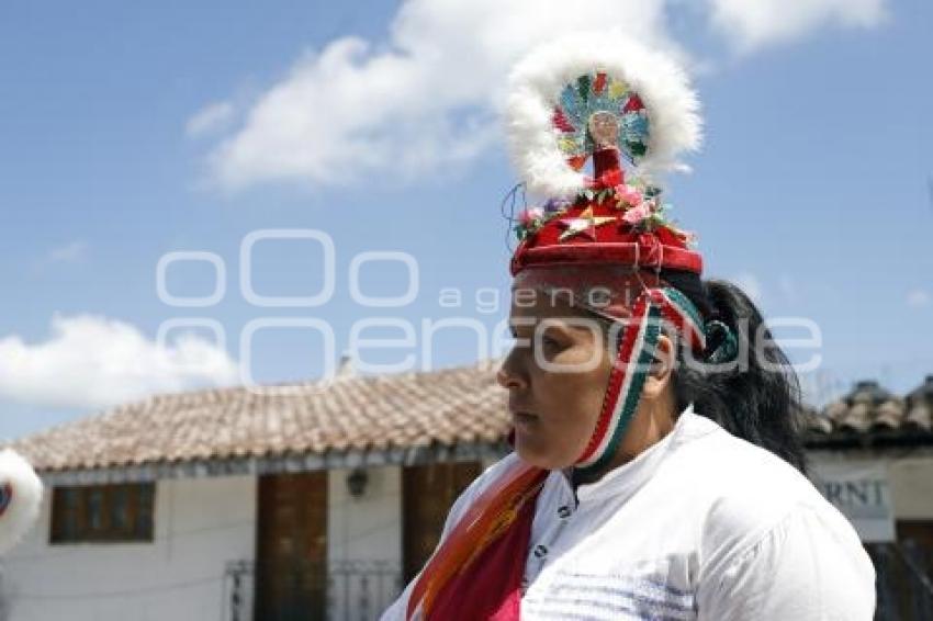 CUETZALAN . RITUAL COLOCACIÓN TRONCO