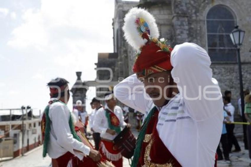 CUETZALAN . RITUAL COLOCACIÓN TRONCO