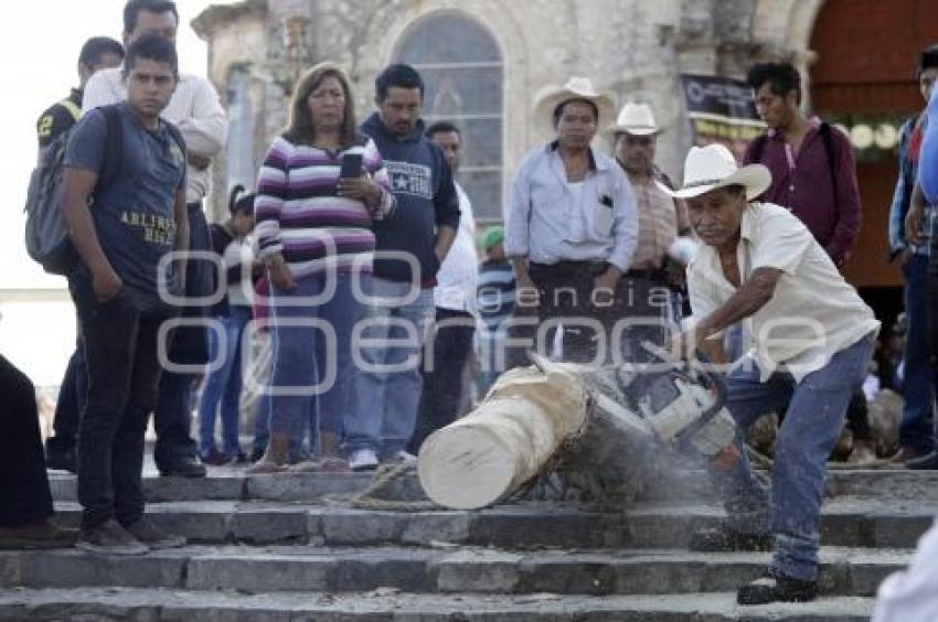 CUETZALAN . RITUAL COLOCACIÓN TRONCO