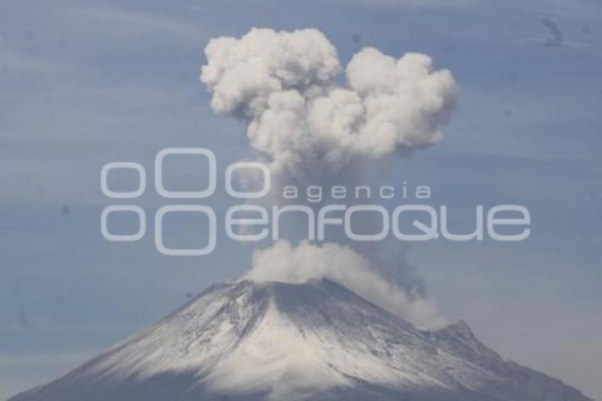 VOLCÁN POPOCATÉPETL . FUMAROLA